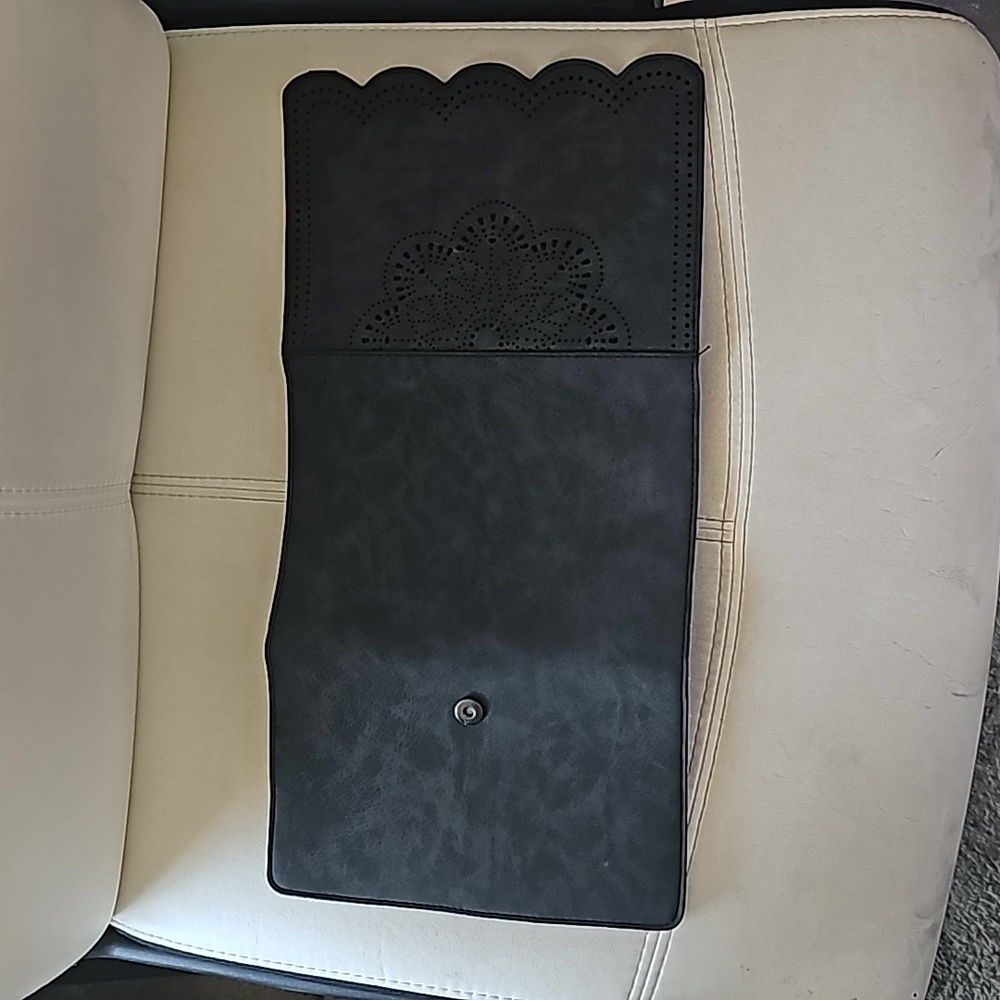 TRISH McEVOY Make-up Brush Pouch - Picture 7 of 7